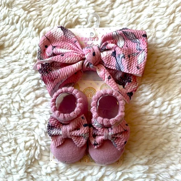 NWT Newborn Girl Baby Bundle, 0-3 mos - Picture 4 of 6